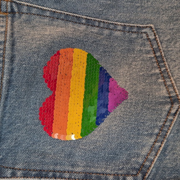 NWT Abercrombie & Fitch Blue Jean Shorts with Rainbow Heart Curve Love Size 31 - Picture 5 of 10